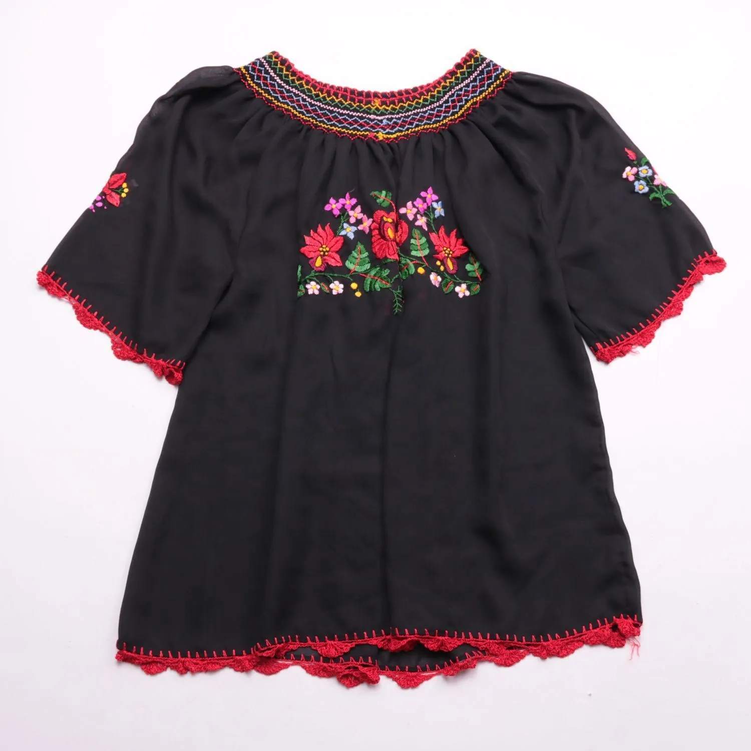 Чёрная блузка с цветочной вышивкой, размер 56 (3XL)